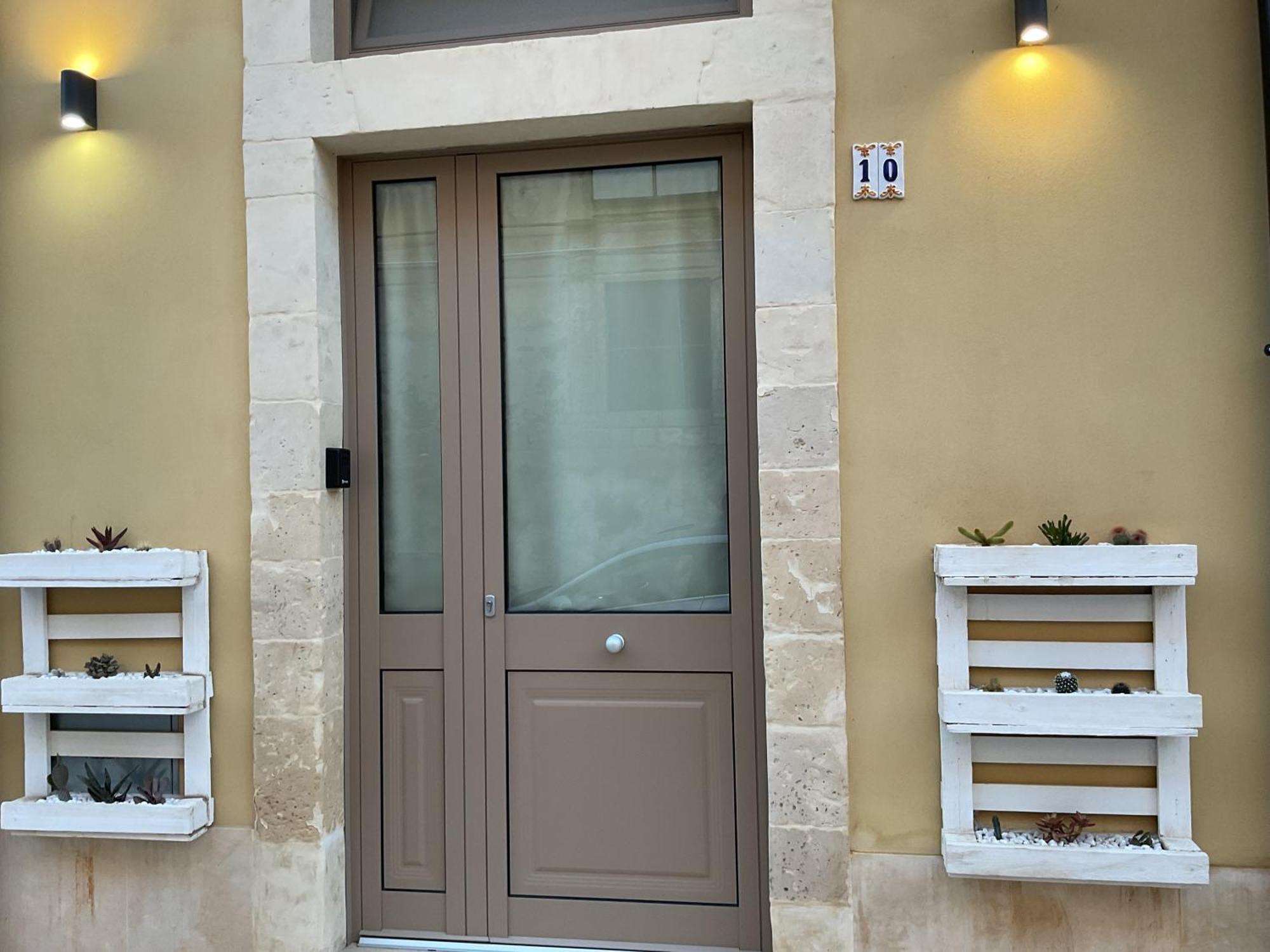 Holiday home Rossaroll Noto